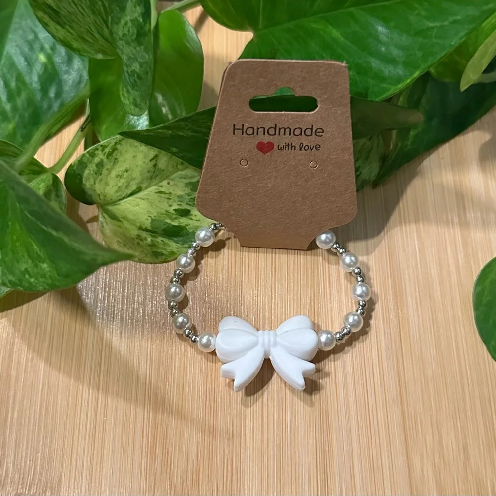 ✨Kids’ Pearl & Silver Stretchy Beaded Bracelet | Handmade | Silicone Bow Accent🎀